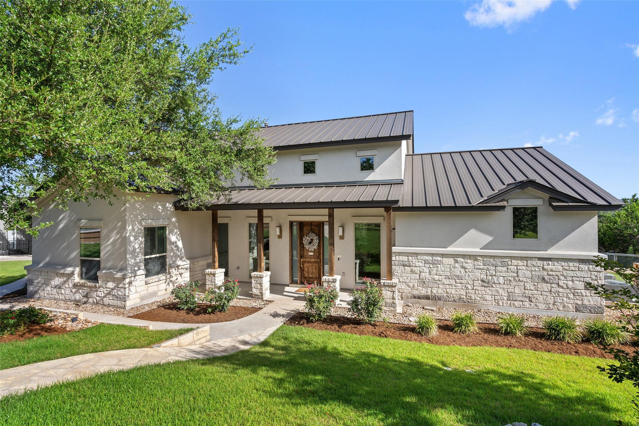 1302 Sparrow LN