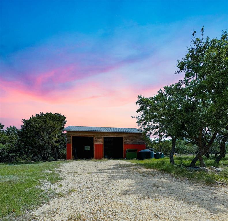 560 Longview RD