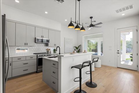 Tiny photo for 3204 Overcup Oak DR, Austin, TX 78704 (MLS # 7377542)