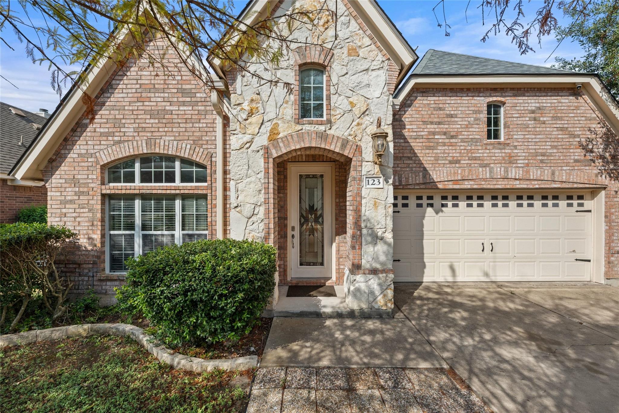 123 Justin Leonard DR