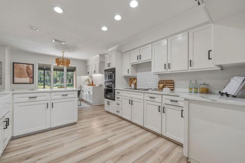 28 Country Oaks DR Buda TX 78610