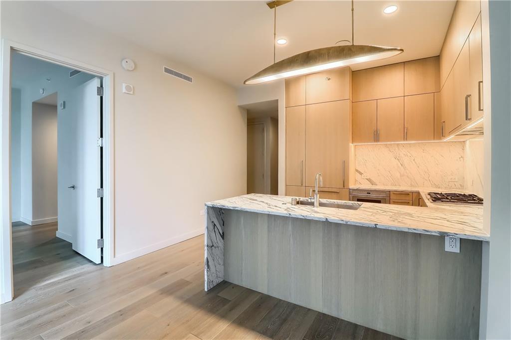 202 Nueces ST 2404