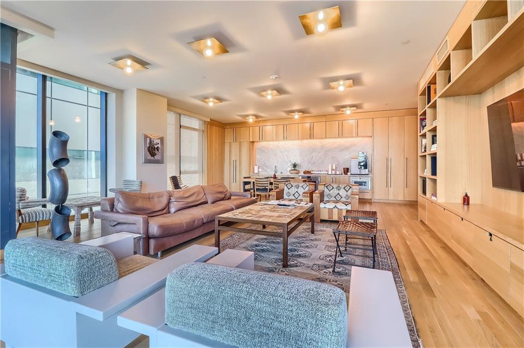 202 Nueces ST 2404