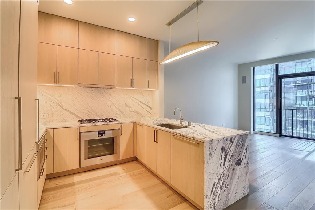 202 Nueces ST 2404