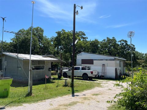 135 Belton ST McDade TX 78650