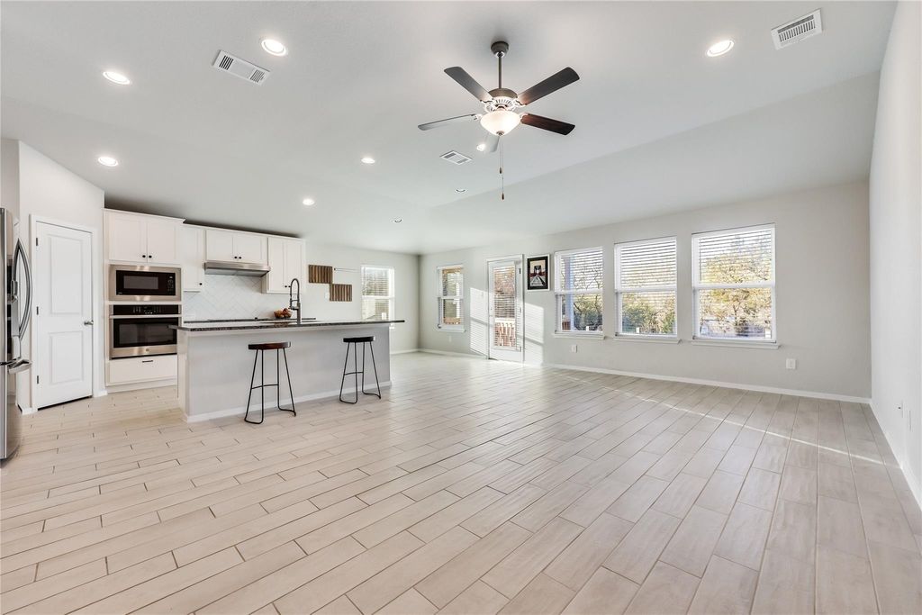 Photo of 21522 Horseshoe LOOP, Lago Vista, TX 78645 (MLS # 2715972)