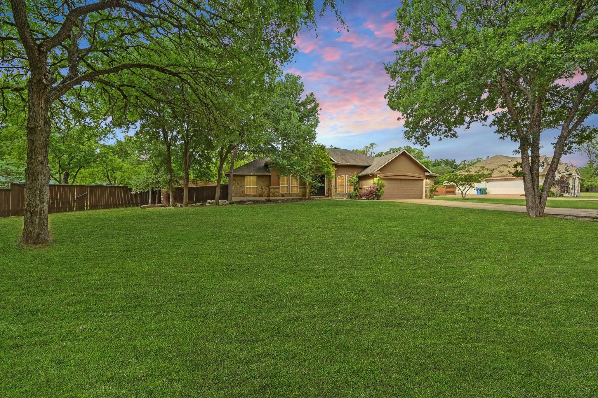 605 River Oaks DR