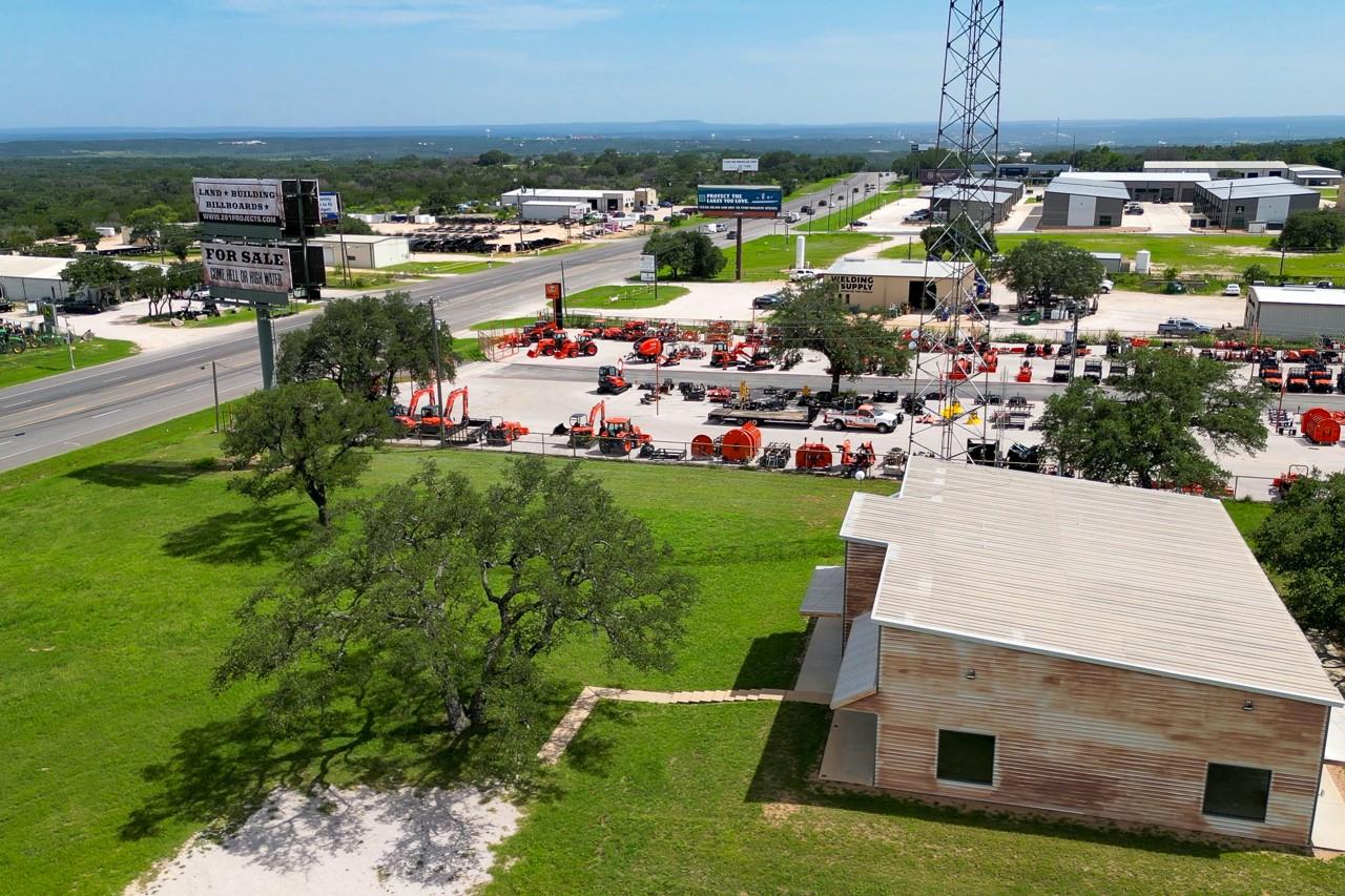 5526 N US Highway 281