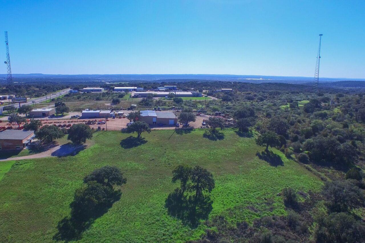 5526 N US Highway 281
