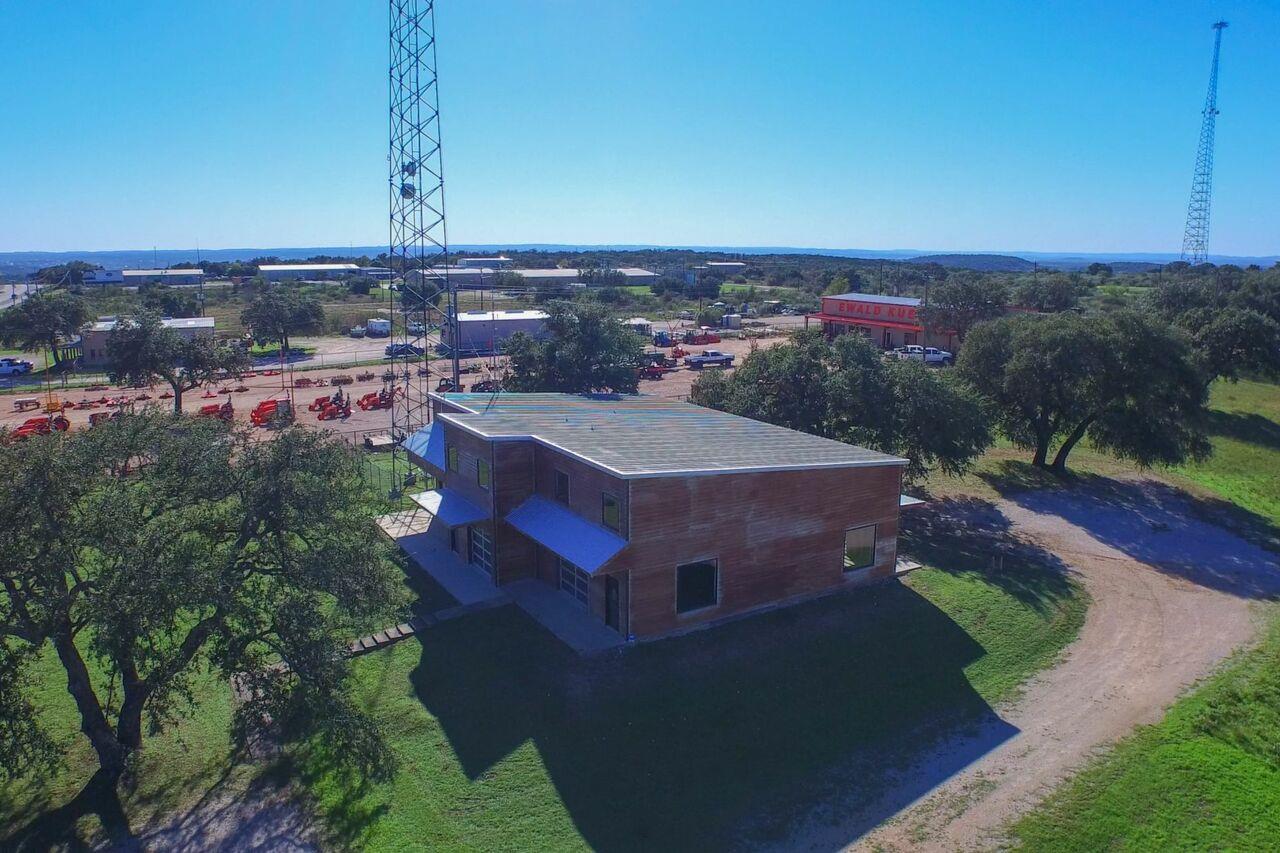 5526 N US Highway 281