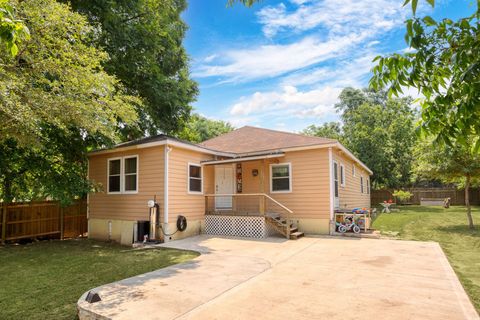 A home in Luling