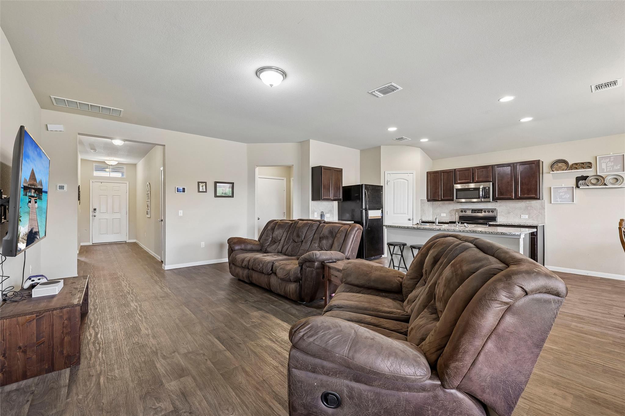109 San Bernard TRL