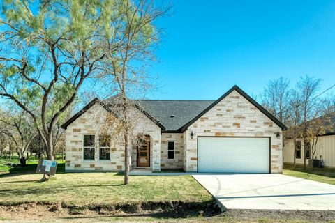 121 Waimalu CT Bastrop TX 78602