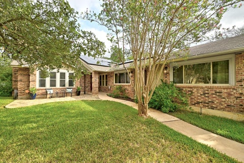 Photo of 11218 Stormy Ridge RD, Austin, TX 78739 (MLS # 9351843)