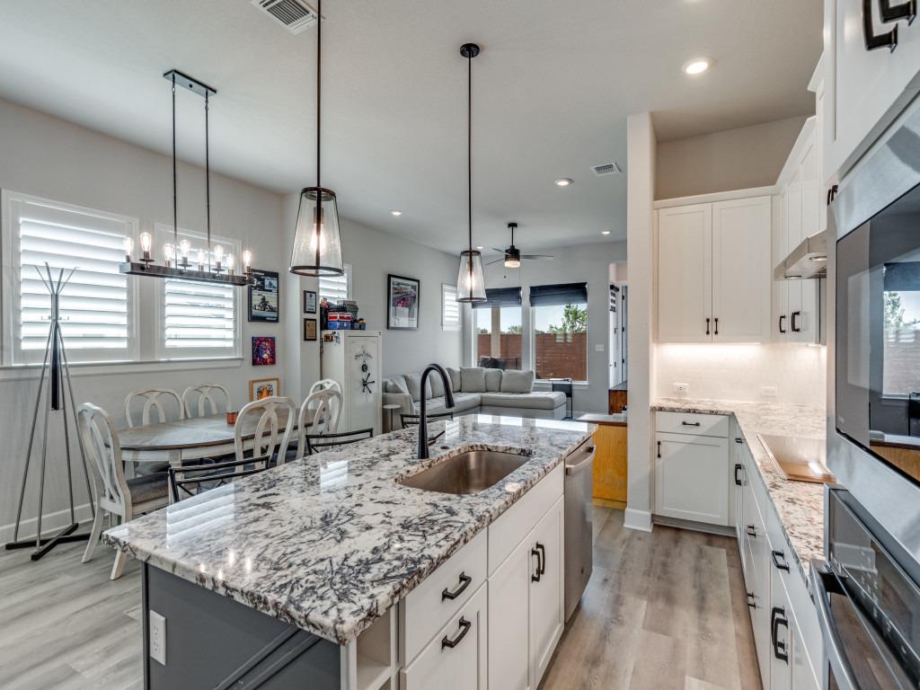 220 Monterey Oak TRL