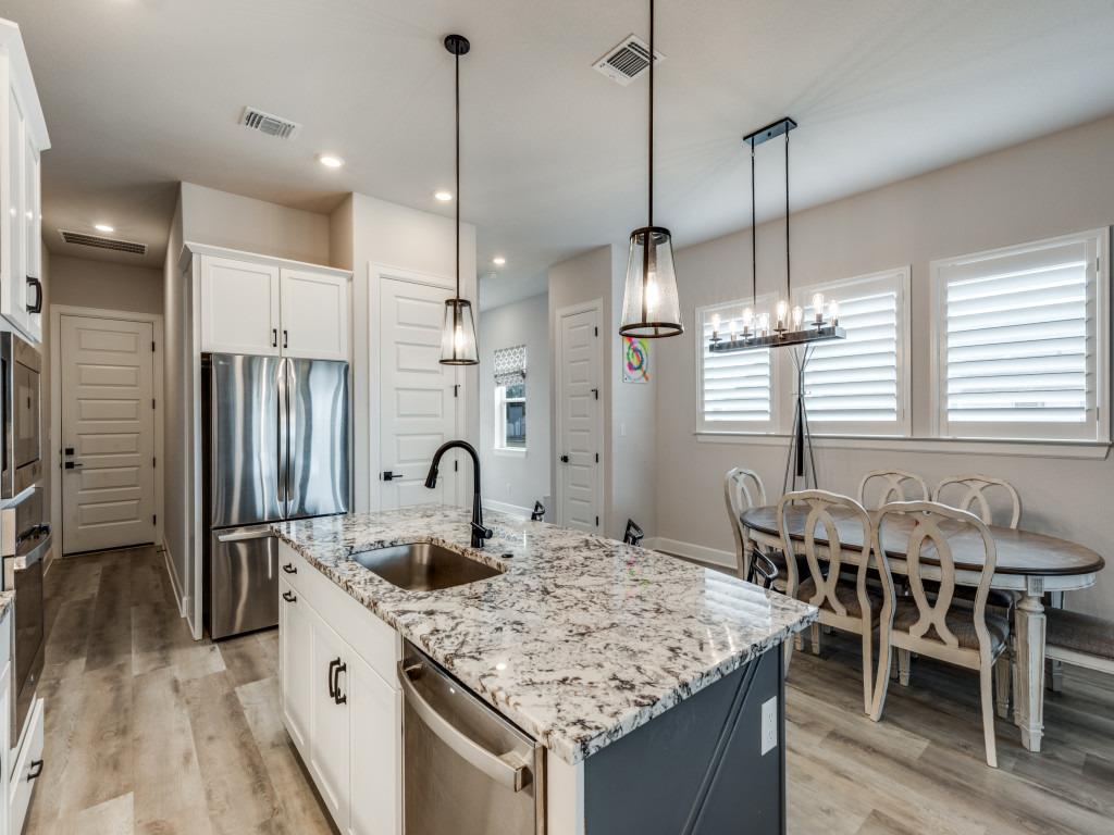 220 Monterey Oak TRL