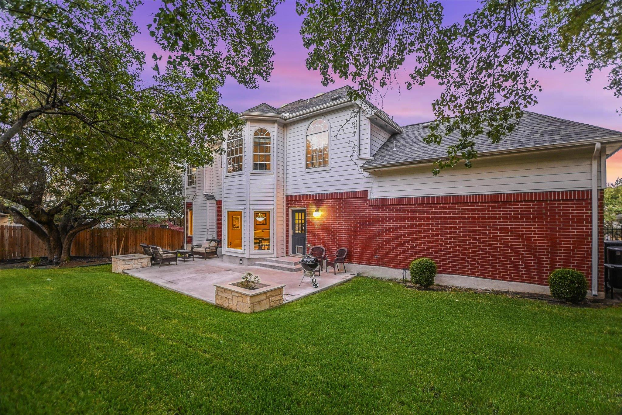 2302 Cliffs Edge DR