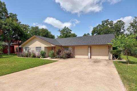 2305 Lathan LN Taylor TX 76574