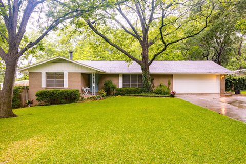 Photo of 4204 Gregg Ward LN, Austin, TX 78744 (MLS # 5724411)