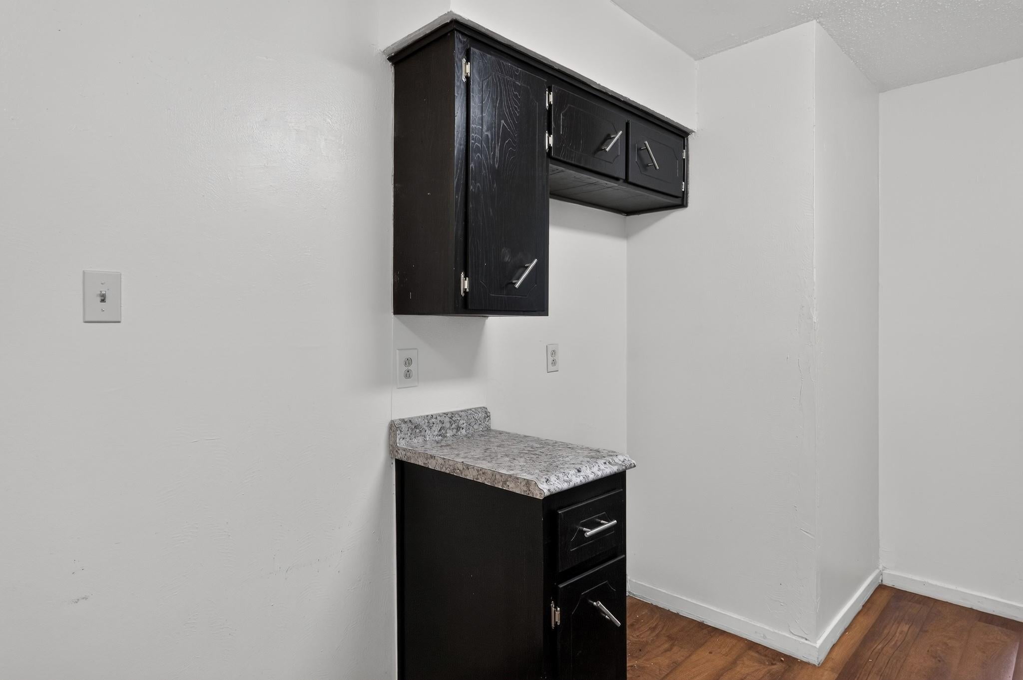 914 Travis LN