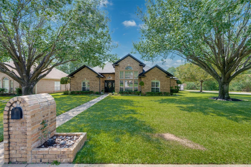 Photo of 1318 Spring Branch DR, Tyler, TX 75703 (MLS # 4286123)