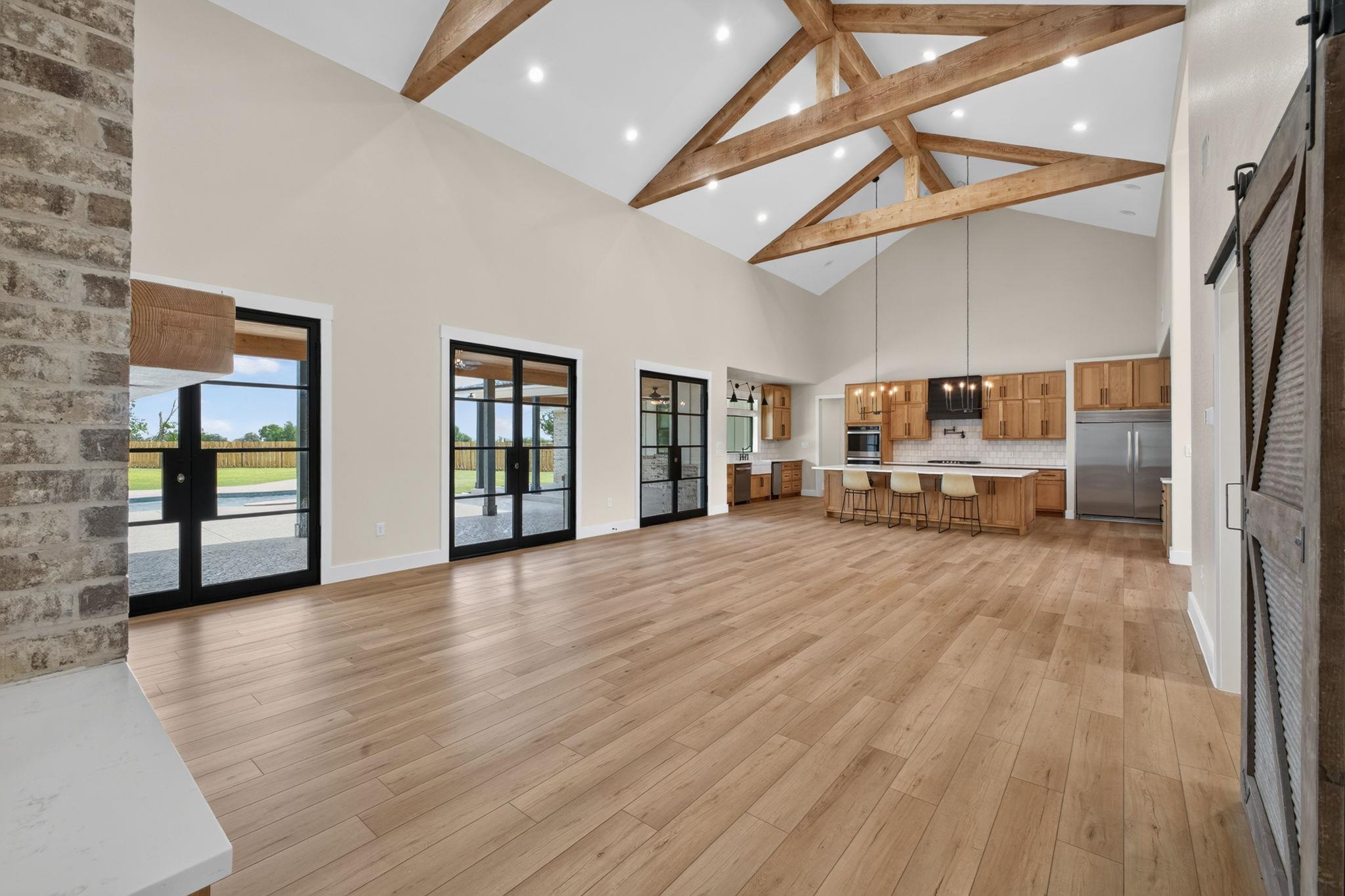 1215 Private Road 7039