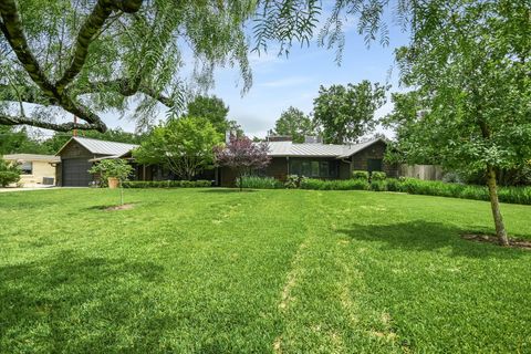 Photo of 4901 Valley Oak DR, Austin, TX 78731 (MLS # 5182977)