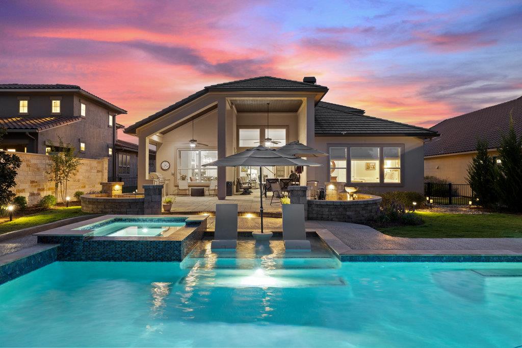 112 Charmstone LN