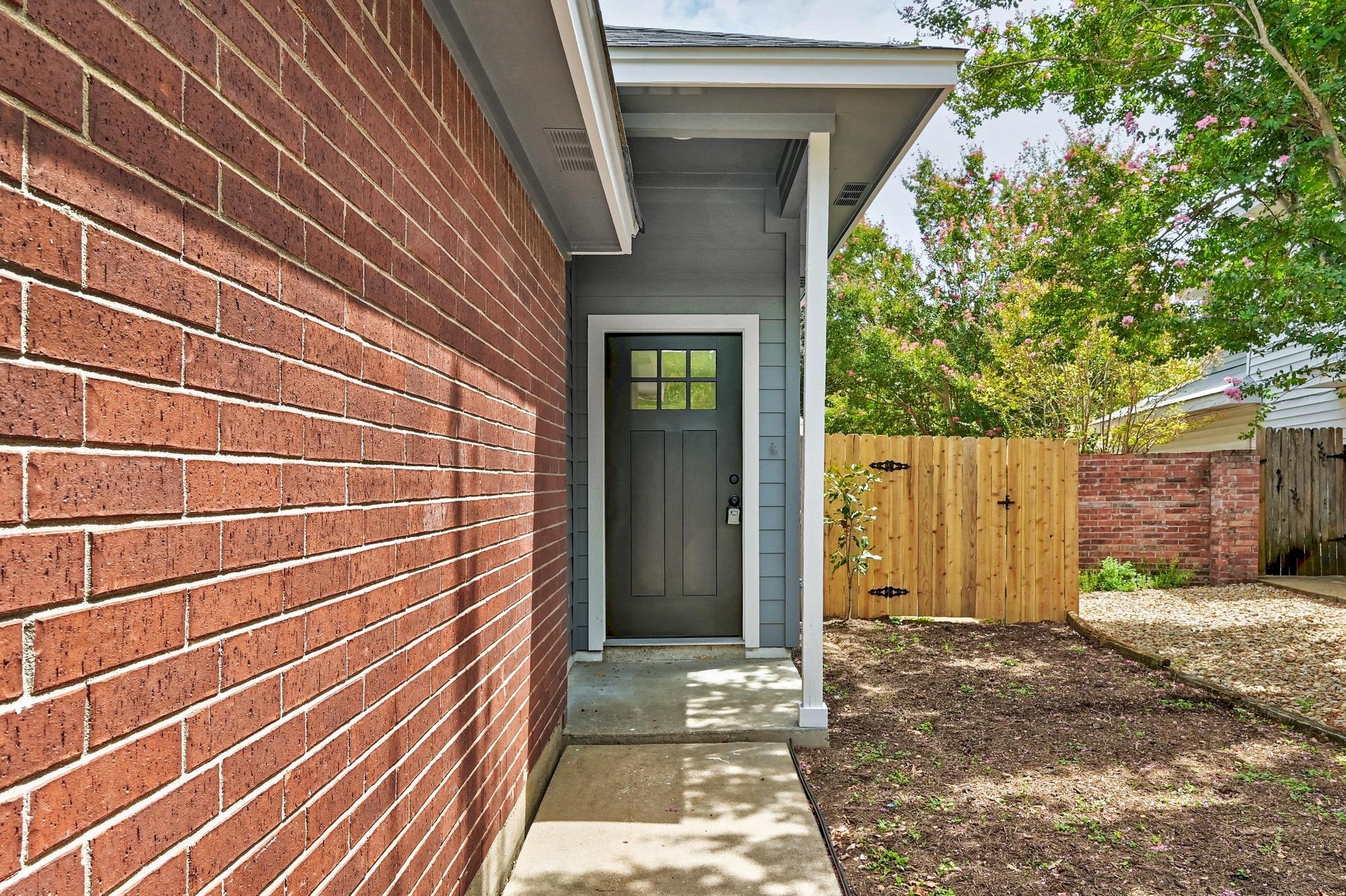 2129 Redwing WAY