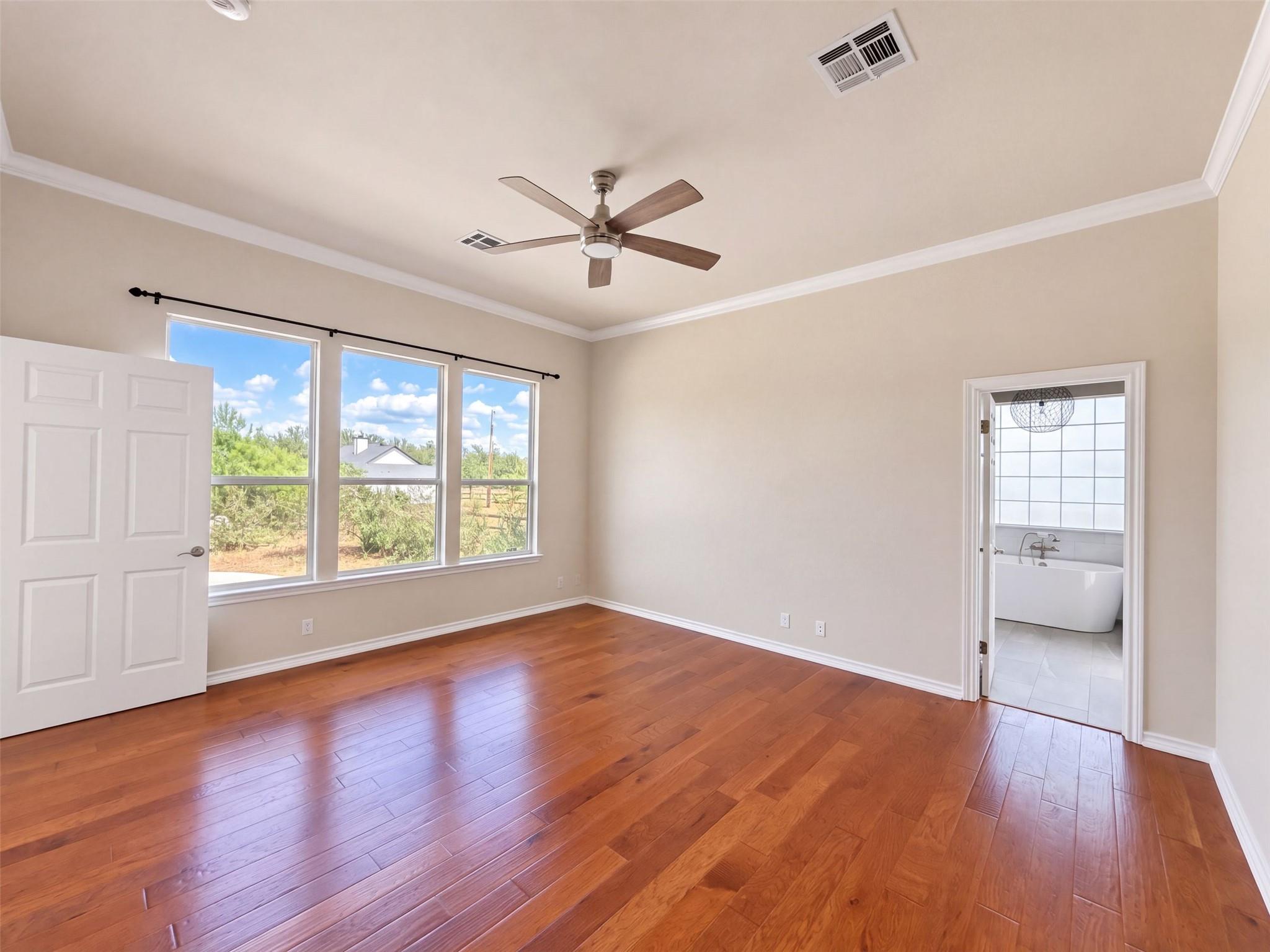 302 Saddletree LN