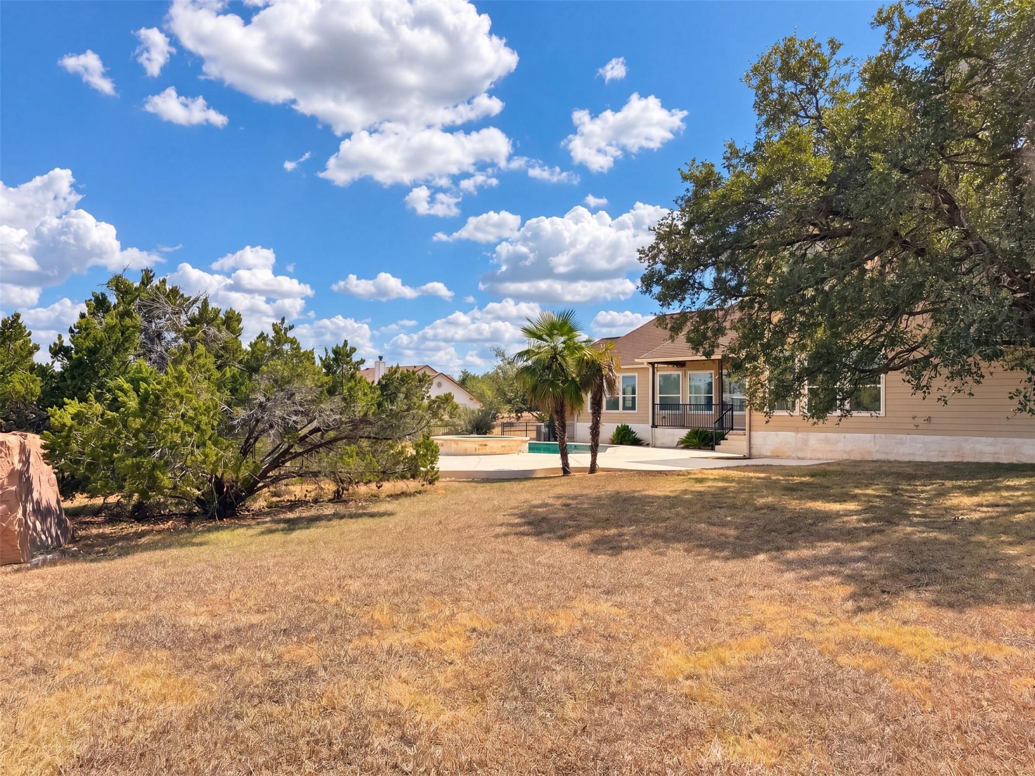 302 Saddletree LN