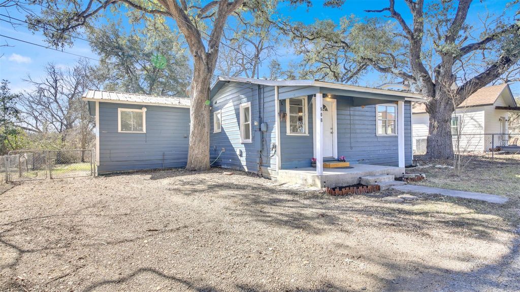 Photo of 908 Tank ST, Lockhart, TX 78644 (MLS # 9760266)