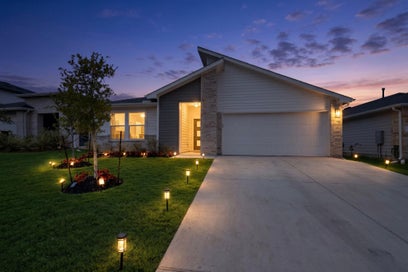 315 Gladiola LOOP Kyle TX 78640
