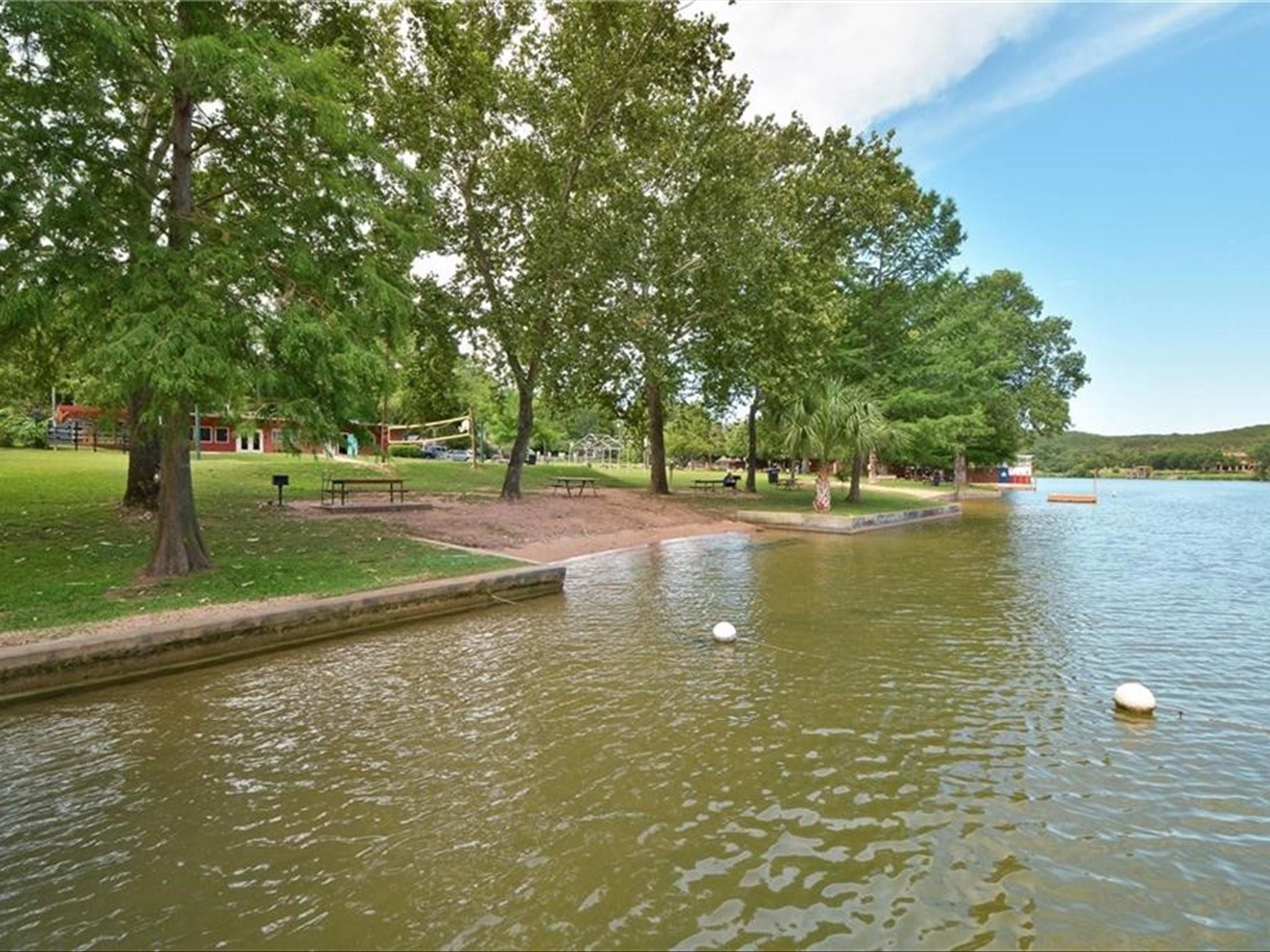 Austin, Texas 78733, United States, 5 Bedrooms Bedrooms, ,3 BathroomsBathrooms,Residential,Pending,51075