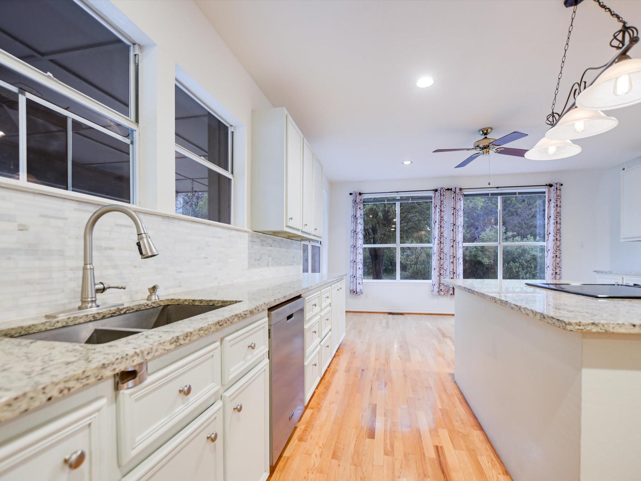 Austin, Texas 78733, United States, 5 Bedrooms Bedrooms, ,3 BathroomsBathrooms,Residential,Pending,51075