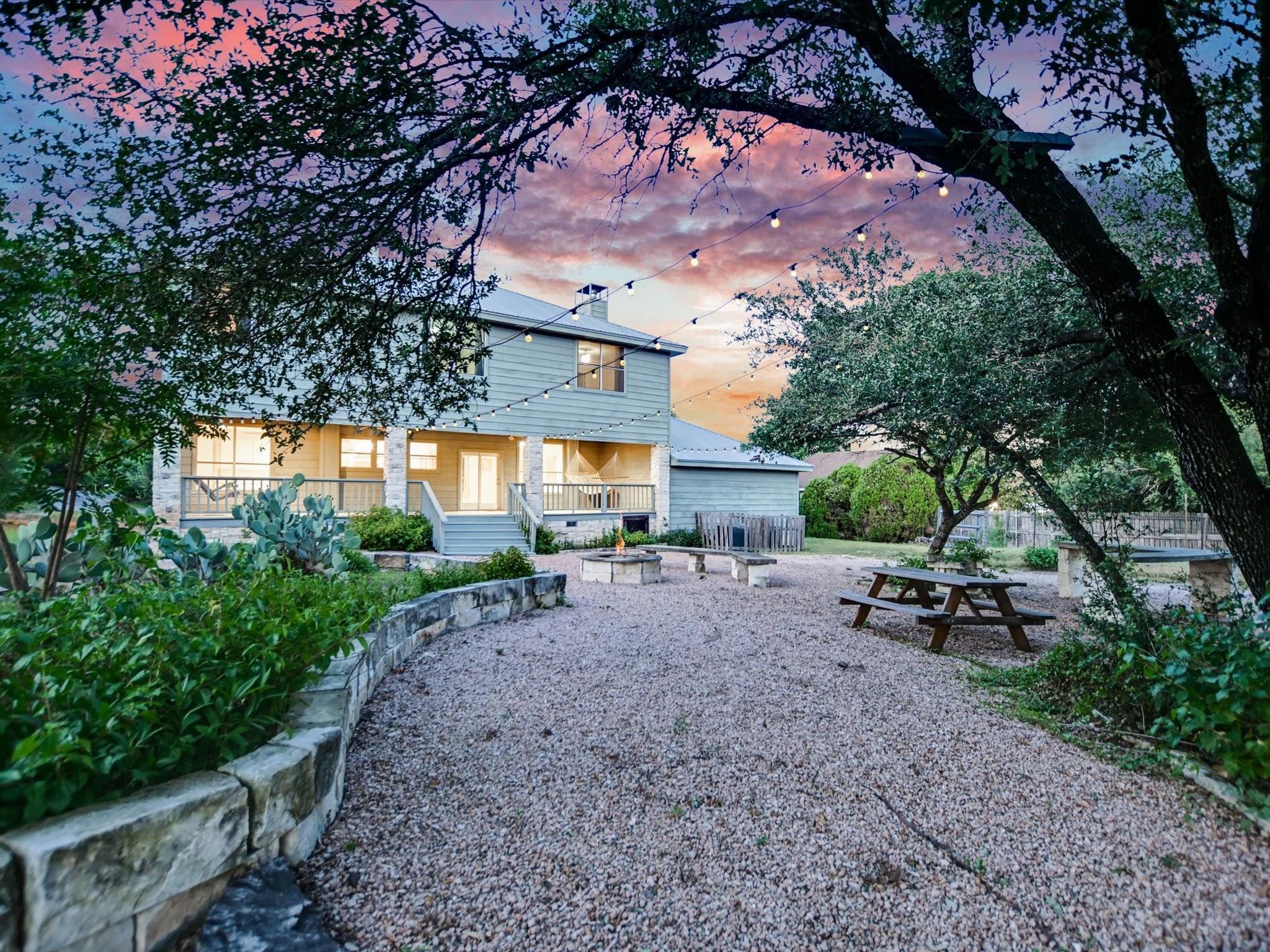 Austin, Texas 78733, United States, 5 Bedrooms Bedrooms, ,3 BathroomsBathrooms,Residential,Pending,51075