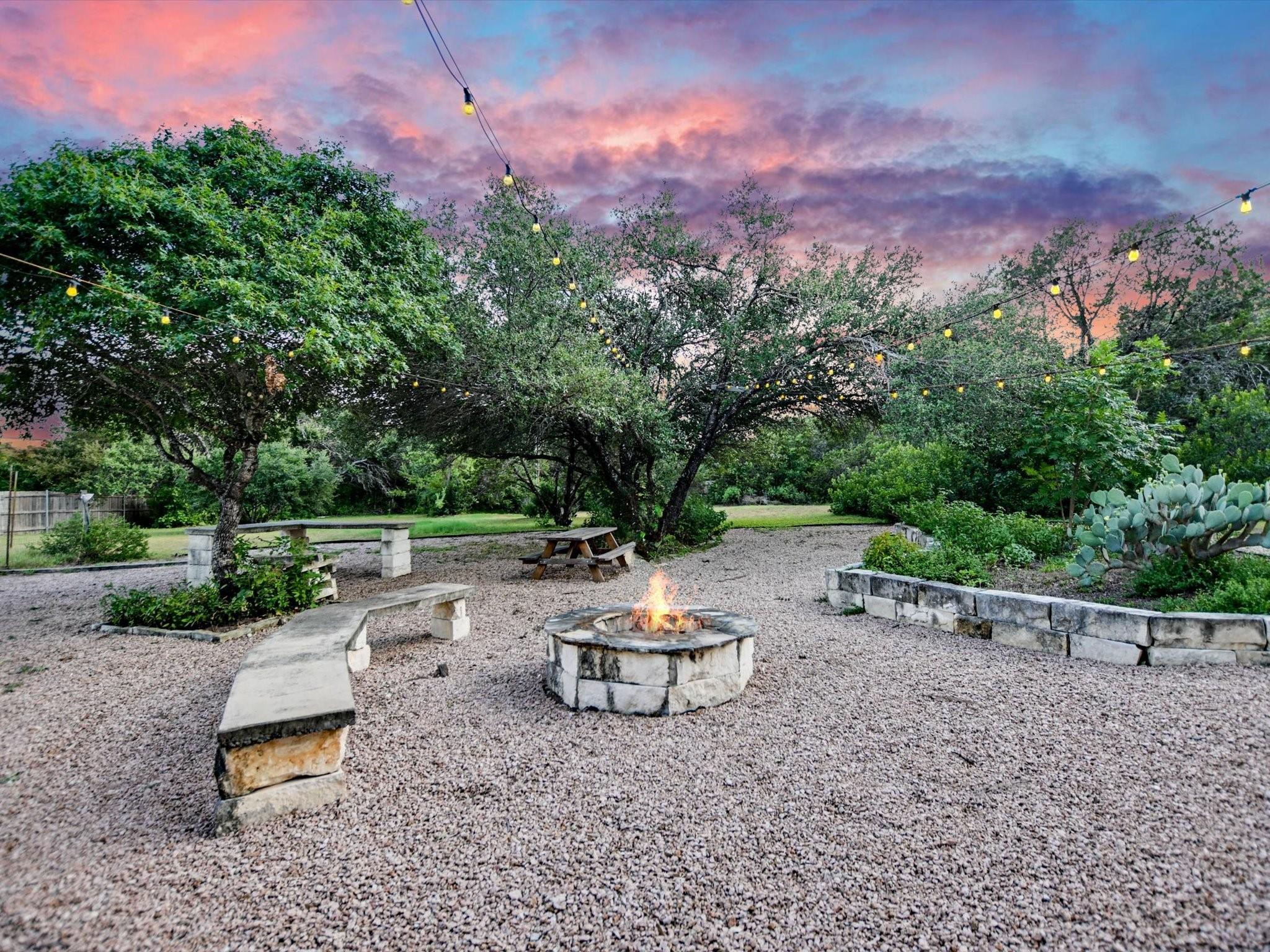 Austin, Texas 78733, United States, 5 Bedrooms Bedrooms, ,3 BathroomsBathrooms,Residential,Pending,51075