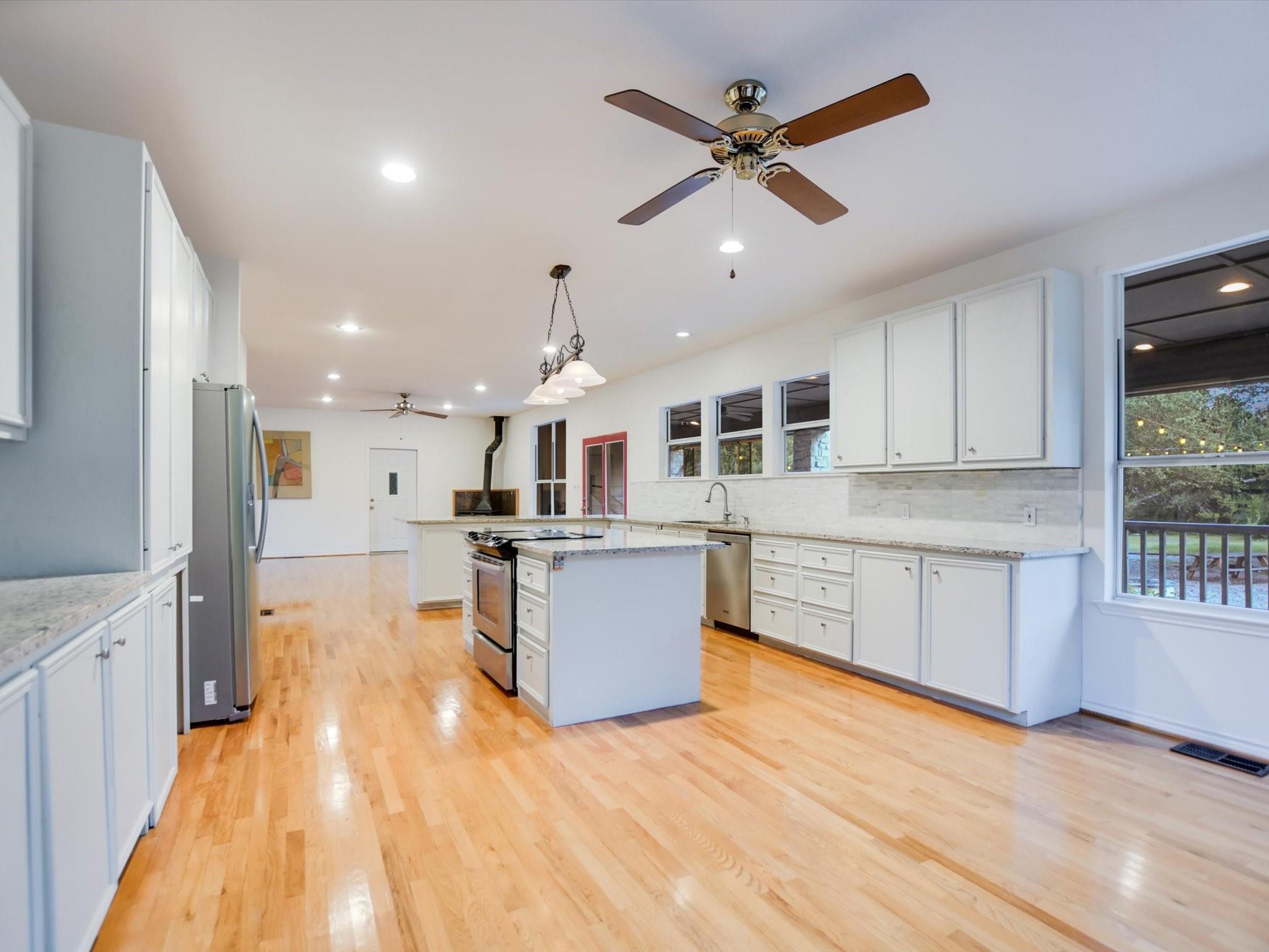 Austin, Texas 78733, United States, 5 Bedrooms Bedrooms, ,3 BathroomsBathrooms,Residential,Pending,51075