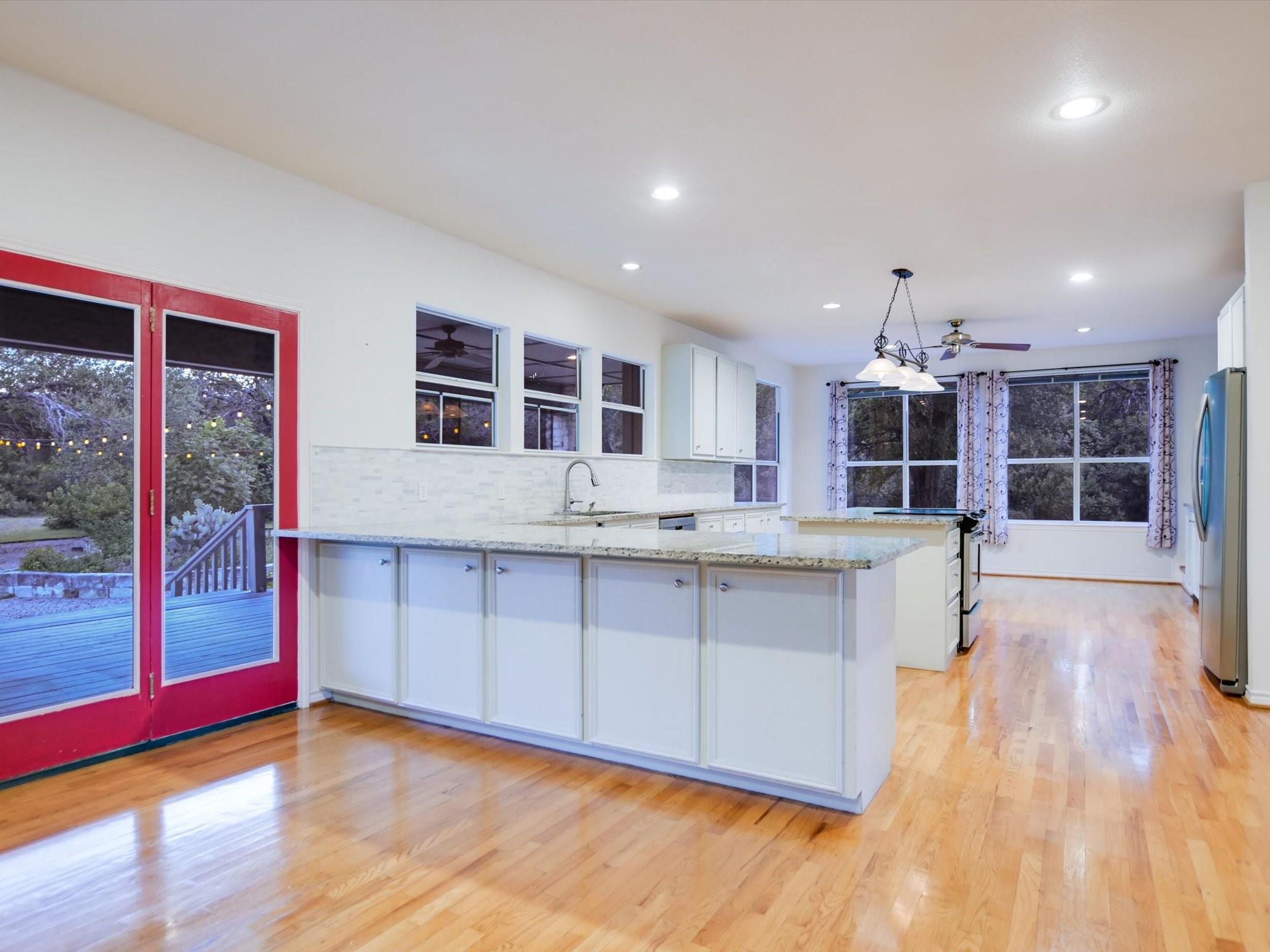 Austin, Texas 78733, United States, 5 Bedrooms Bedrooms, ,3 BathroomsBathrooms,Residential,Pending,51075