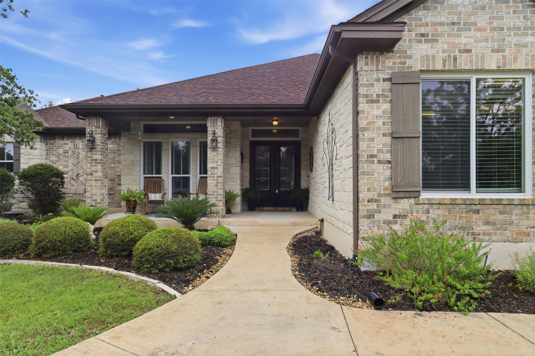 107 W Majestic Oak LN