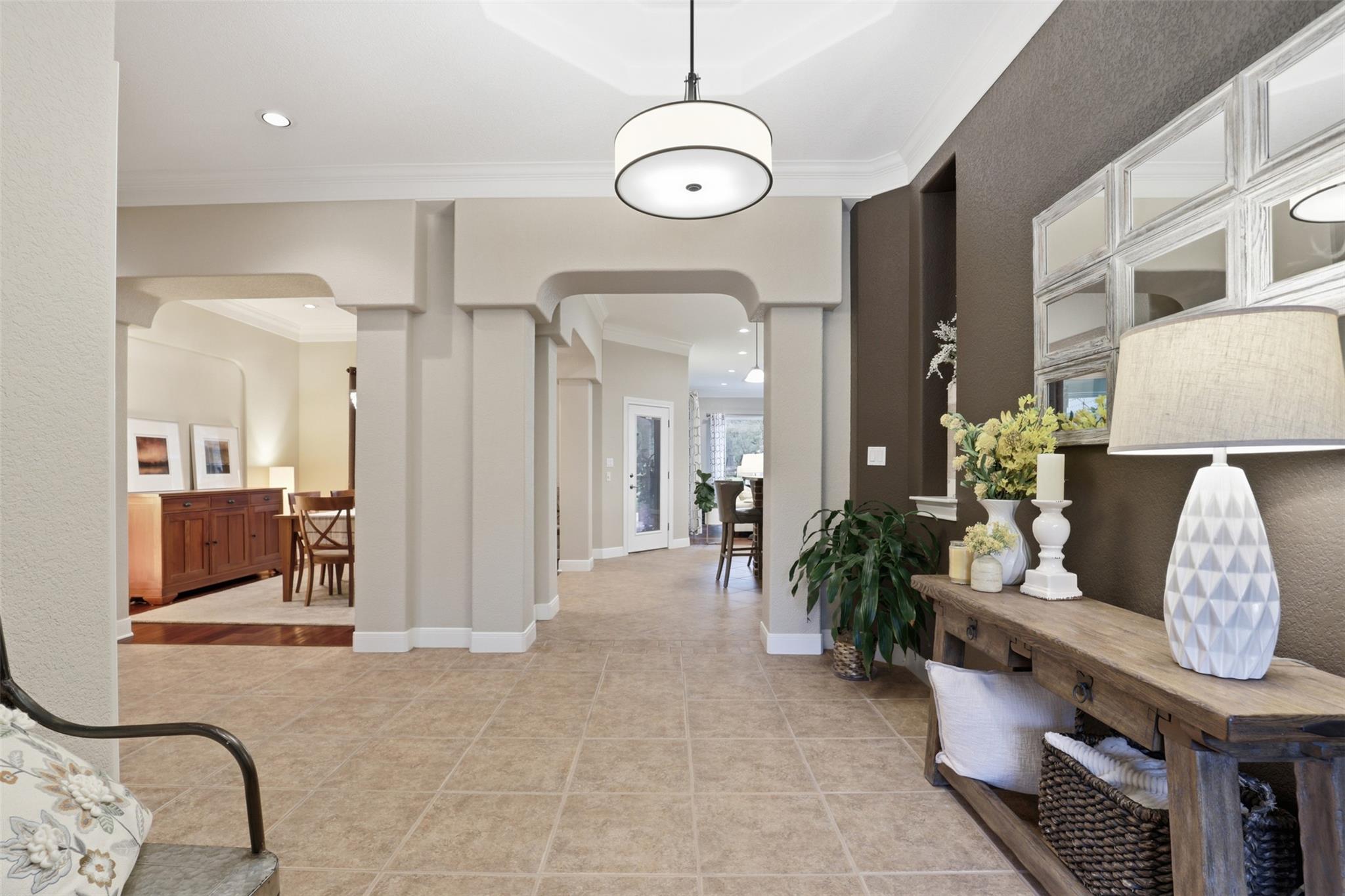 107 W Majestic Oak LN