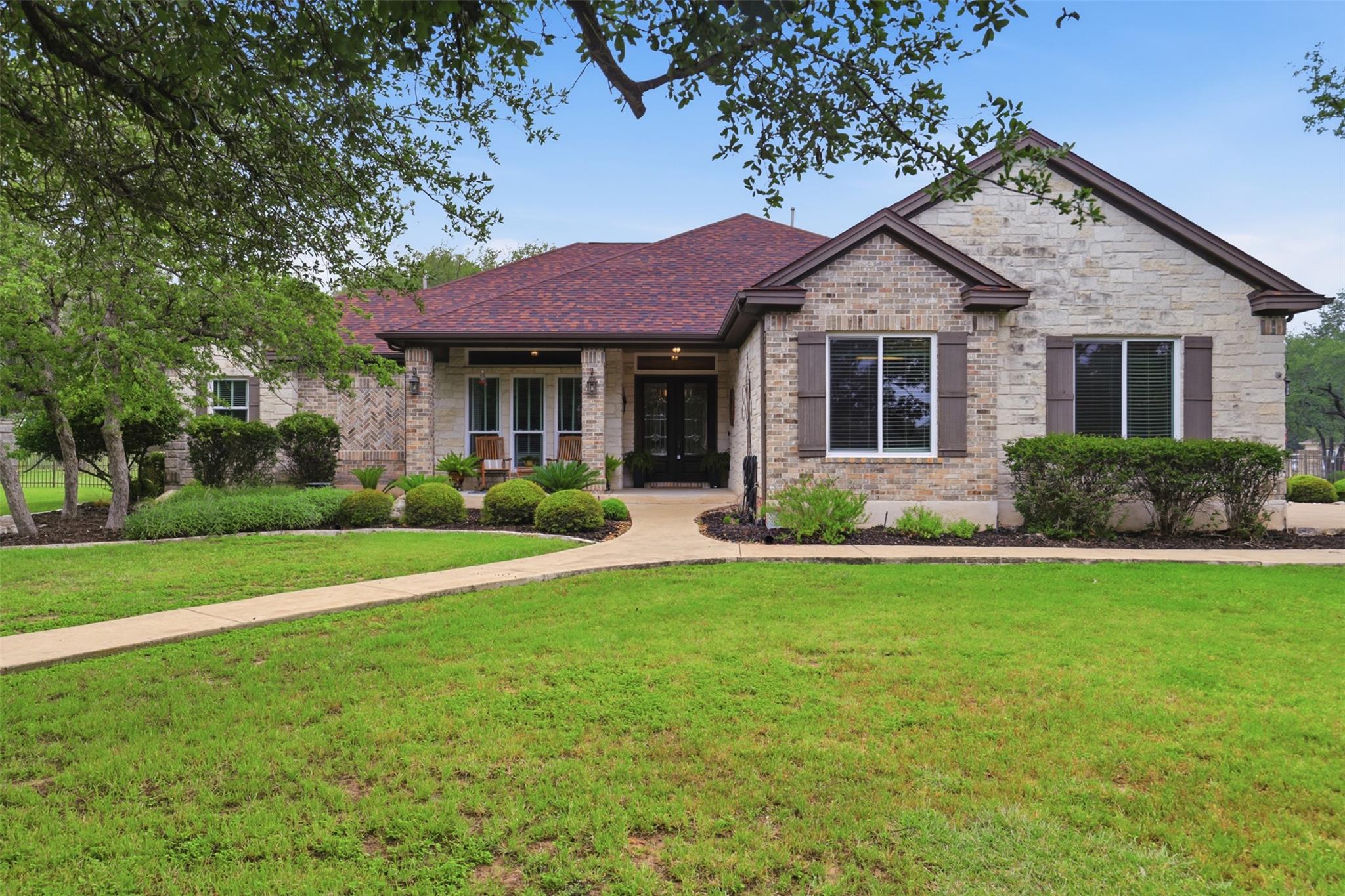 107 W Majestic Oak LN