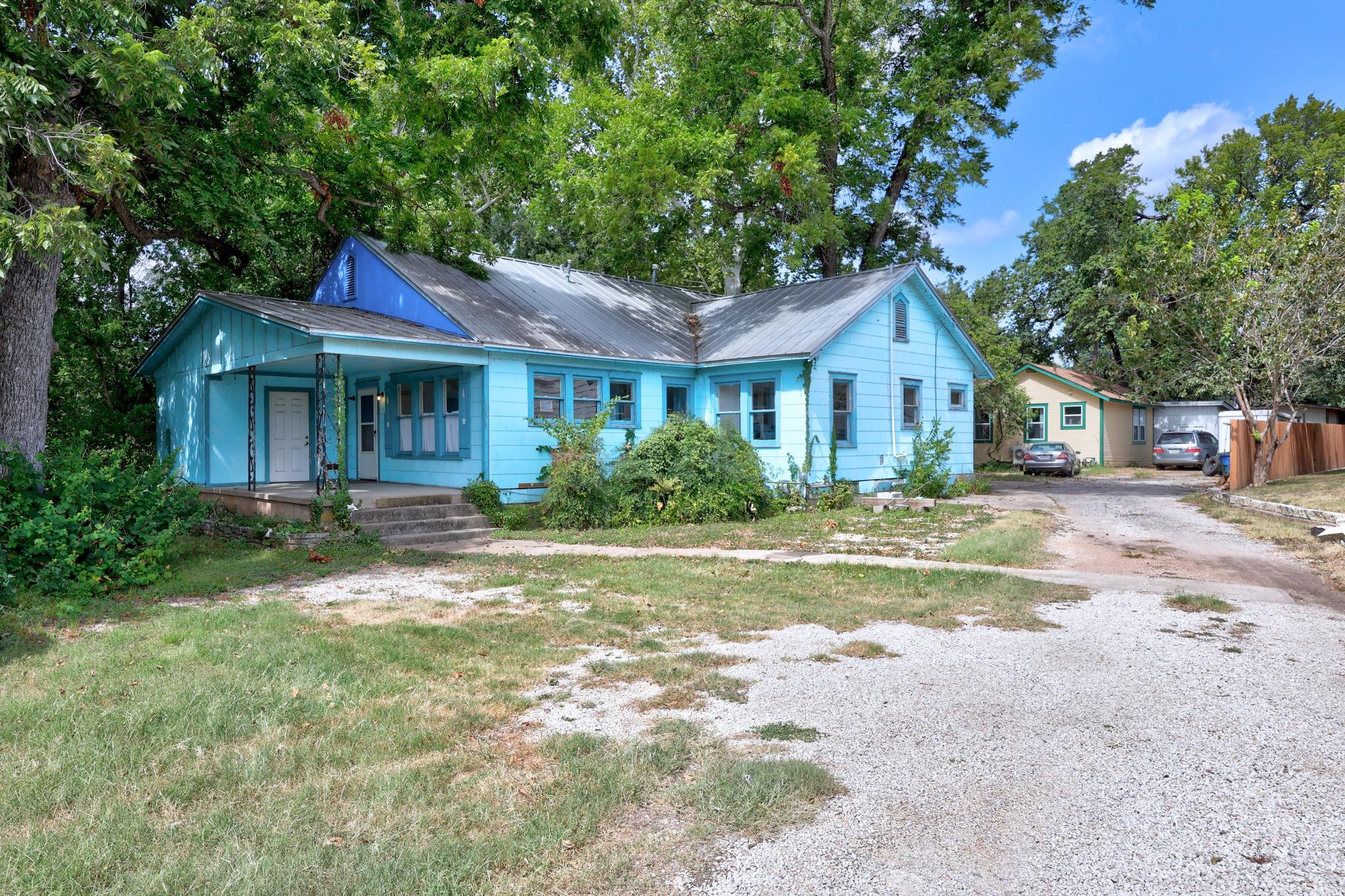 920 SHADY LN