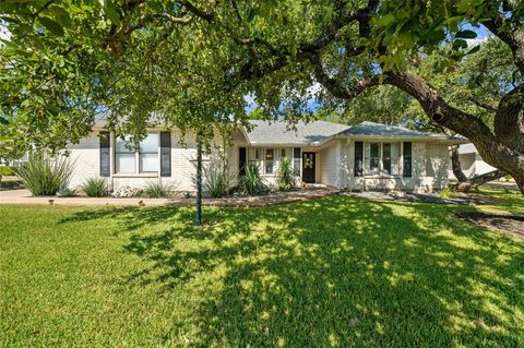 Photo of 118 Copperleaf RD, Lakeway, TX 78734 (MLS # 1443108)