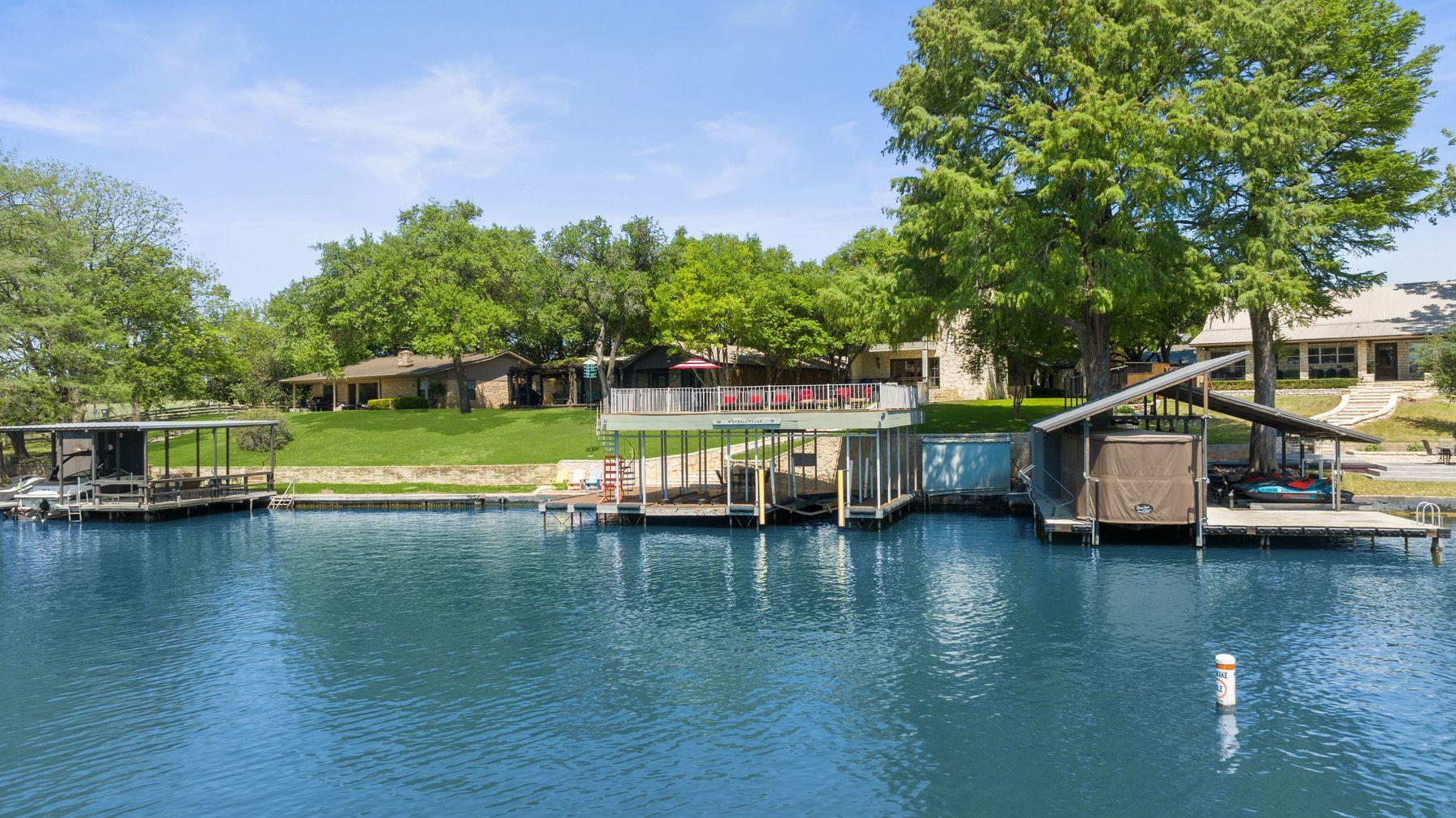 135 Perry LN
