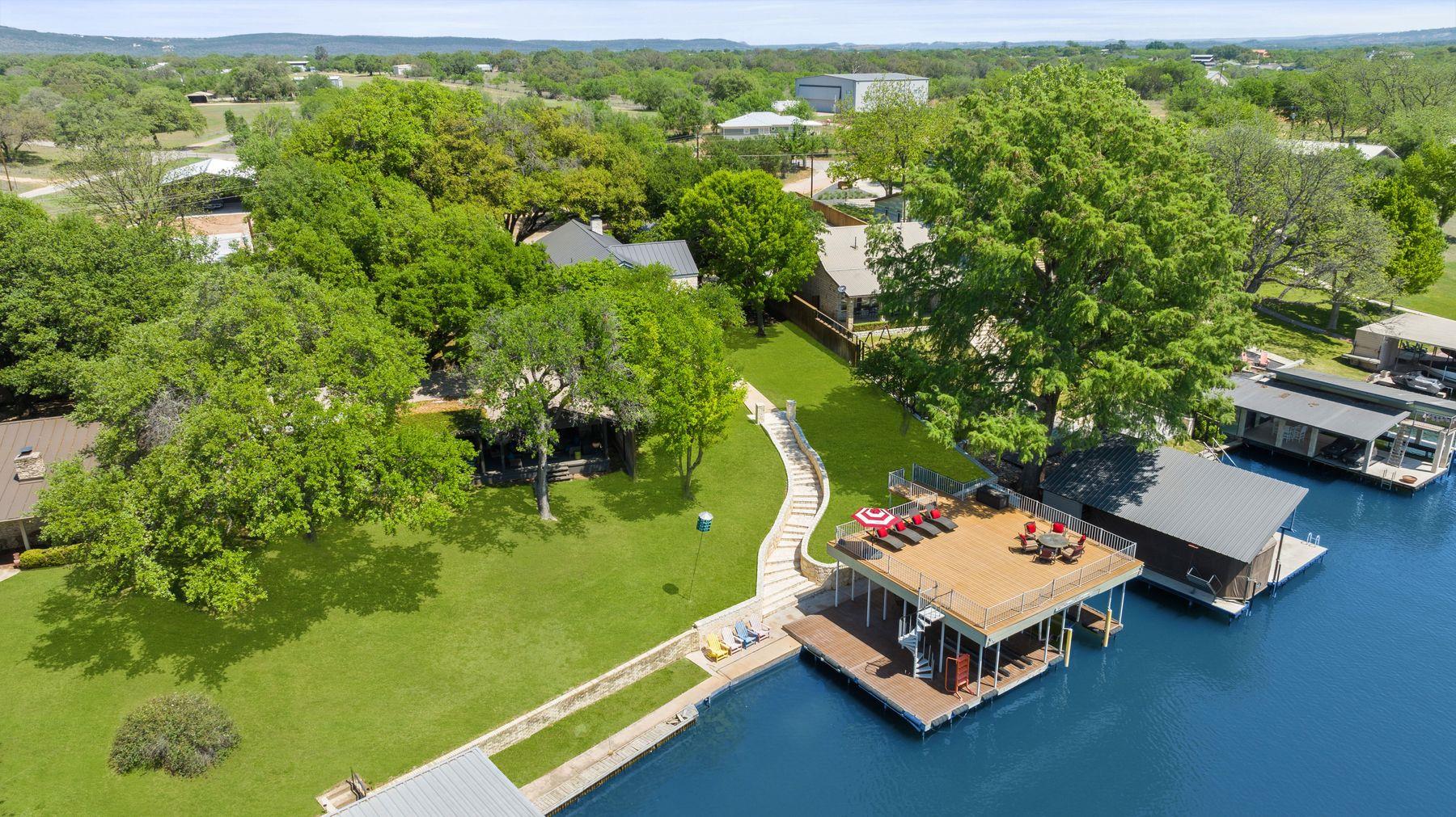 135 Perry LN