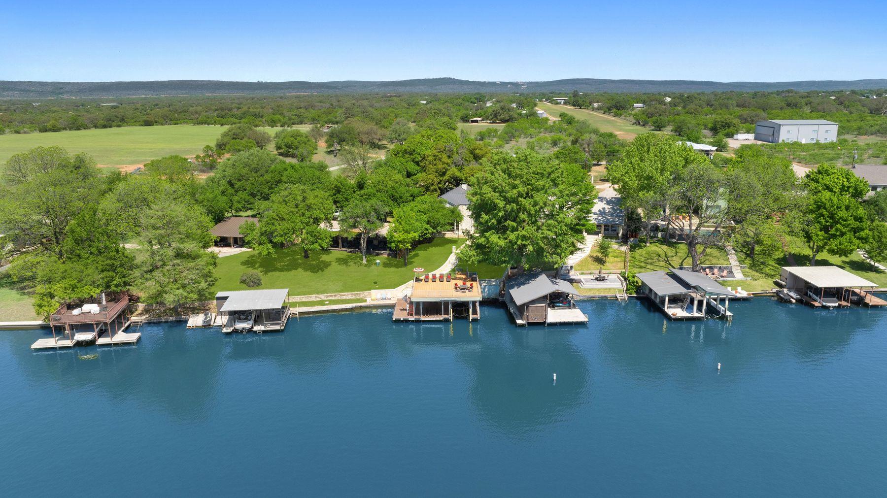 135 Perry LN