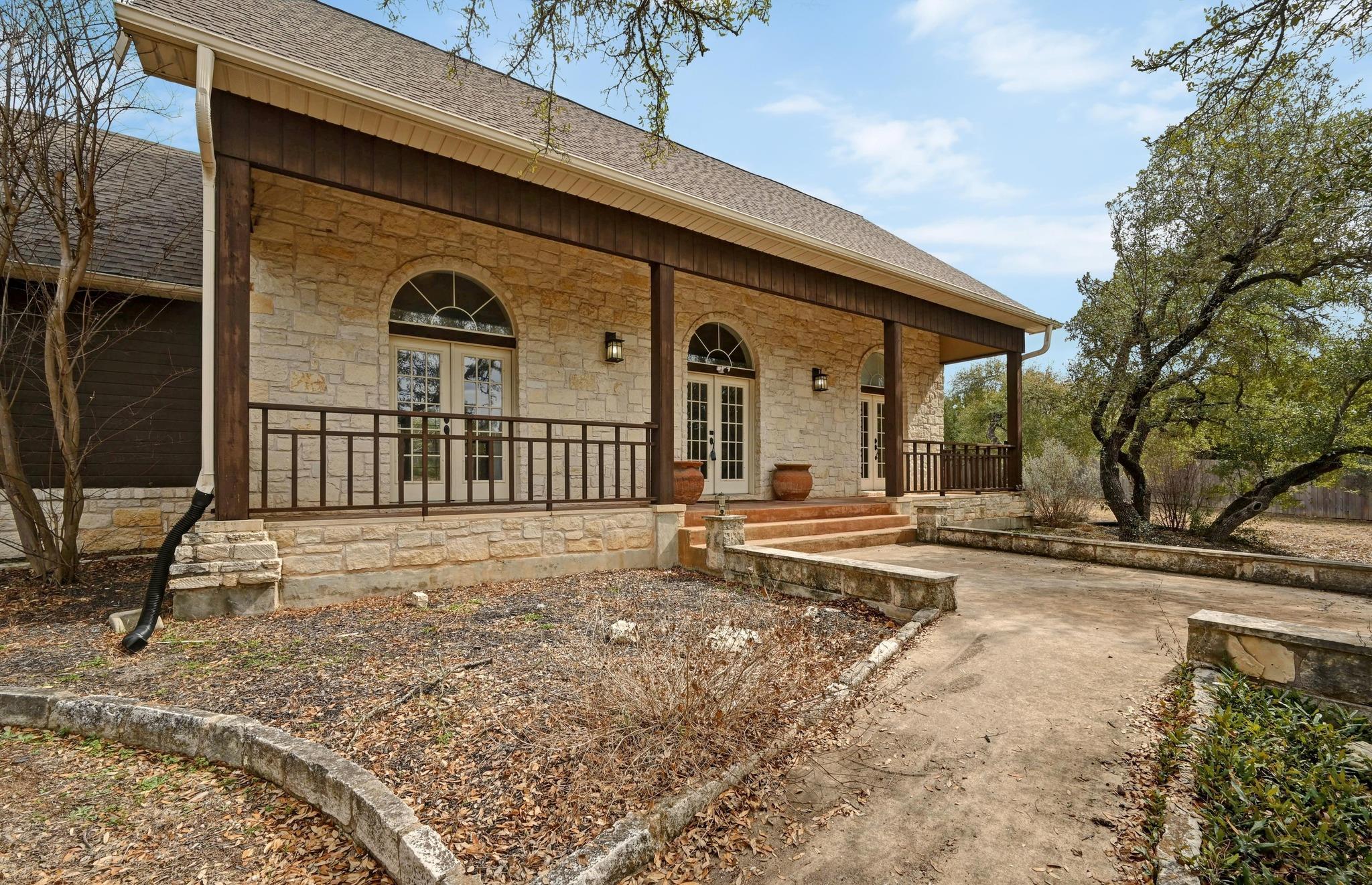 140 Barton Ranch CIR
