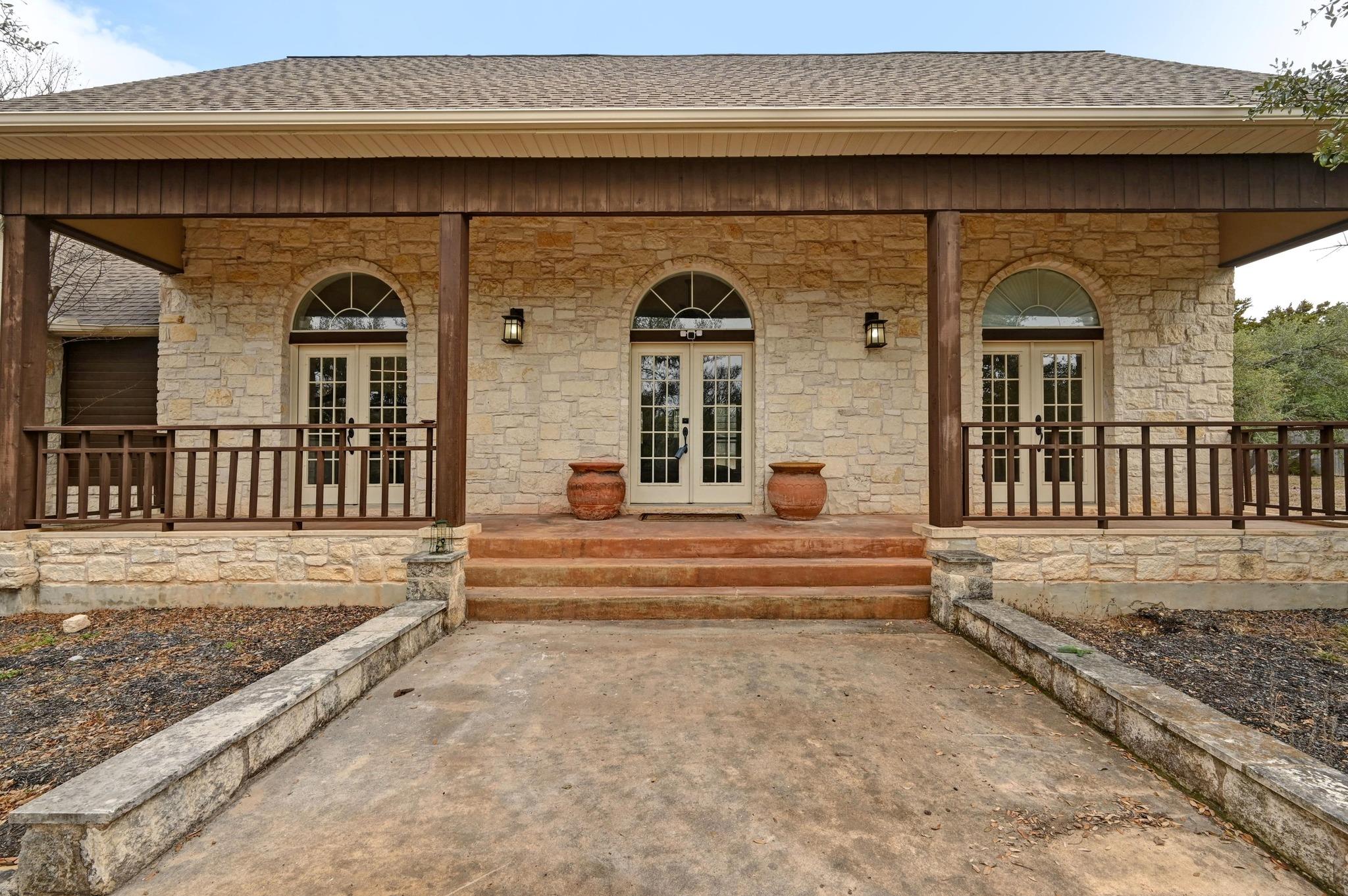 140 Barton Ranch CIR