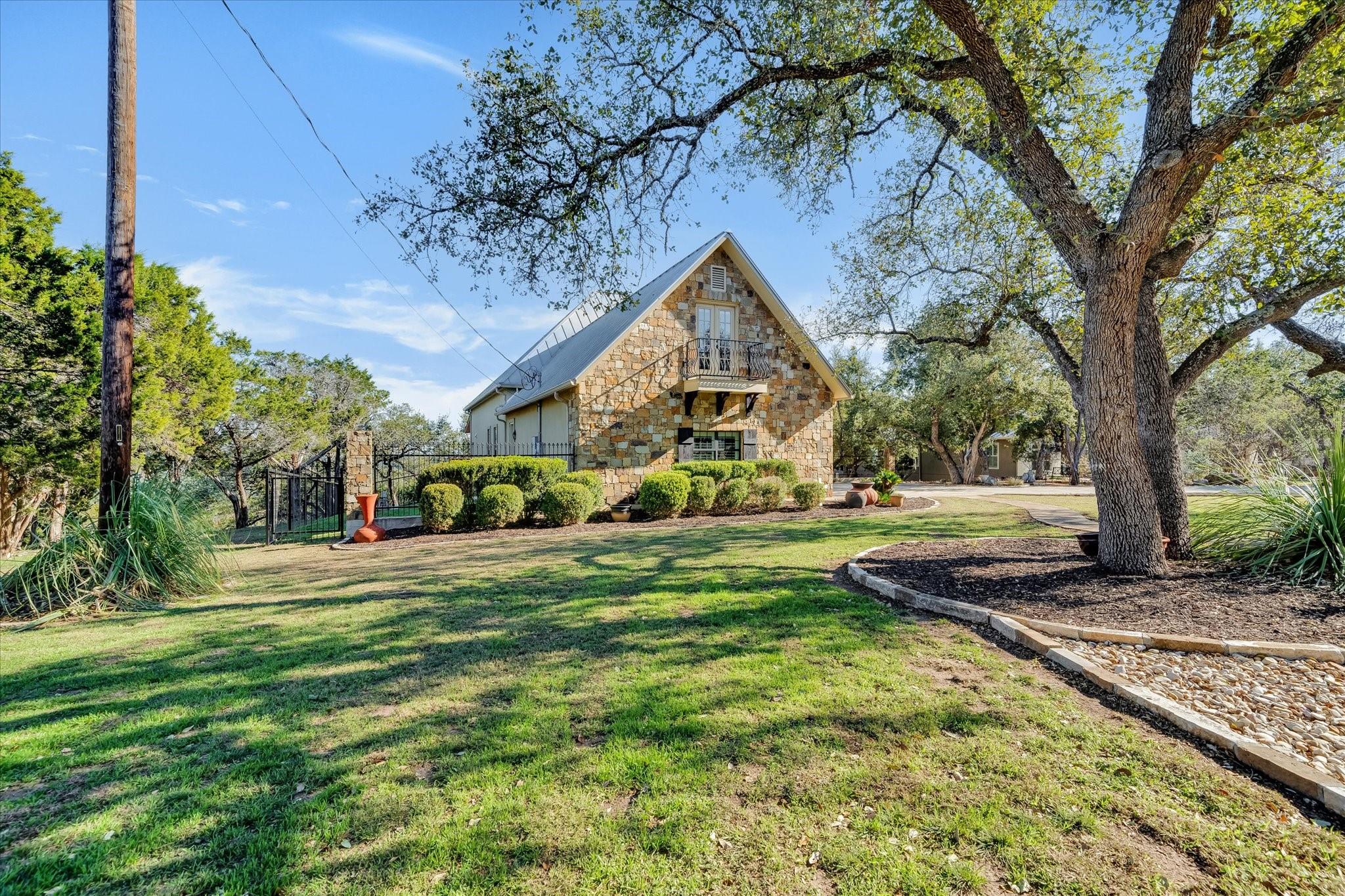 16 MERIDIAN DR